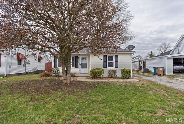 11 E Delmar Avenue, Alton, IL 62002
