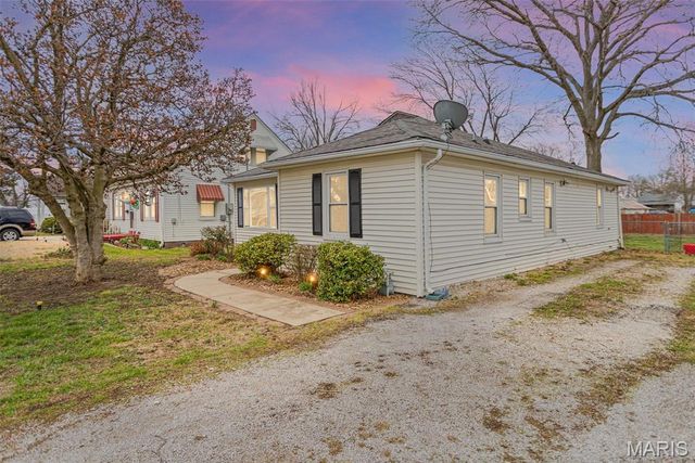 11 E Delmar Avenue, Alton, IL 62002