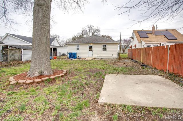 11 E Delmar Avenue, Alton, IL 62002