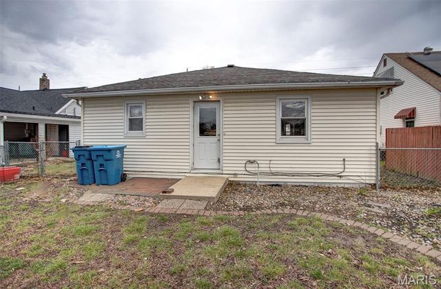 11 E Delmar Avenue, Alton, IL 62002