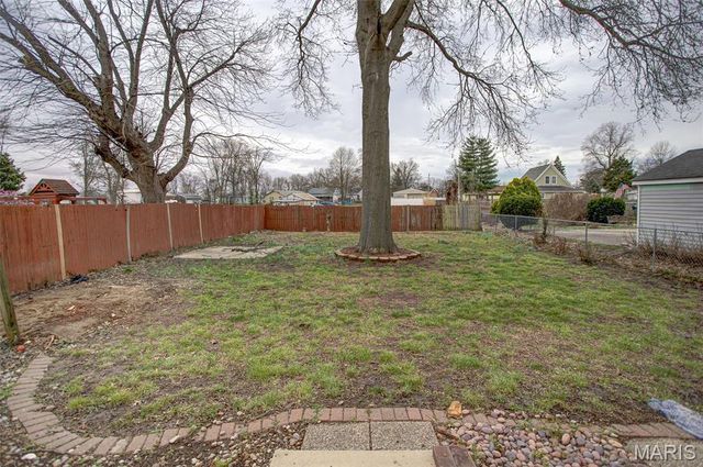 11 E Delmar Avenue, Alton, IL 62002