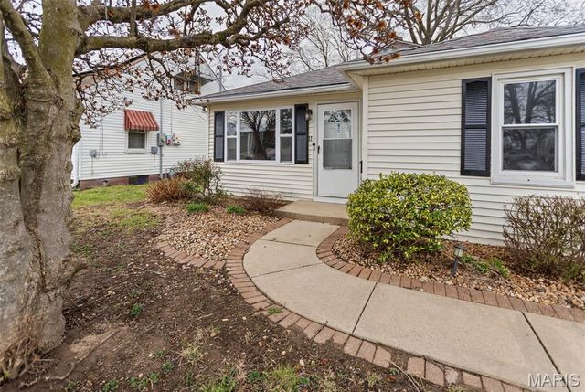 11 E Delmar Avenue, Alton, IL 62002