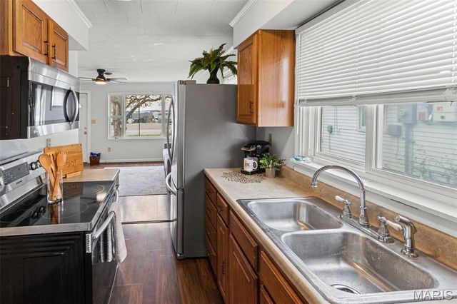 11 E Delmar Avenue, Alton, IL 62002