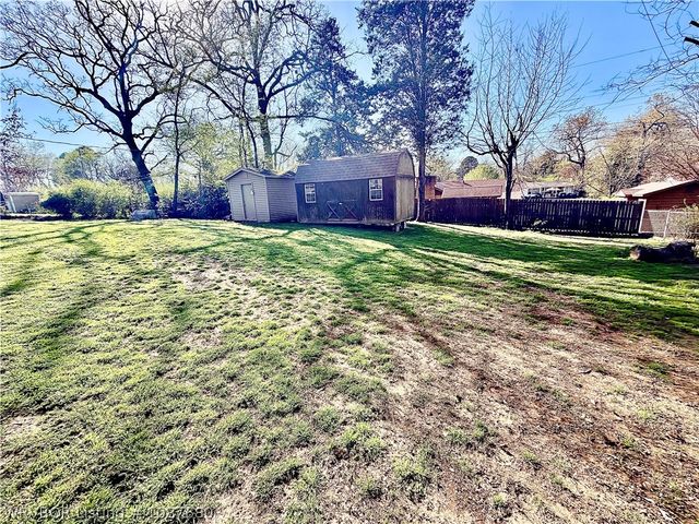 1145 N 57th Place, Fort Smith, AR 72904