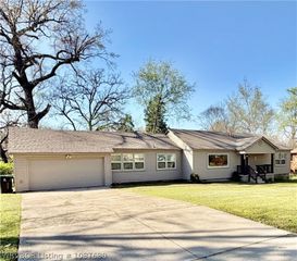 1145 N 57th Place, Fort Smith, AR 72904