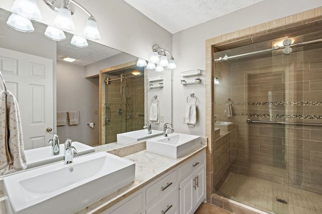 404 Southwinds Dr, Hermitage, TN 37076