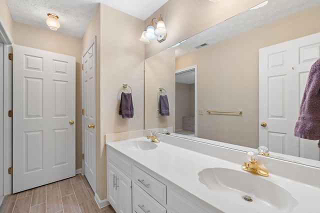 404 Southwinds Dr, Hermitage, TN 37076