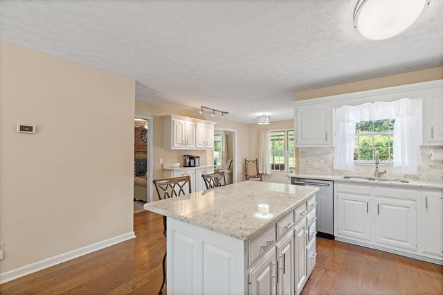 404 Southwinds Dr, Hermitage, TN 37076