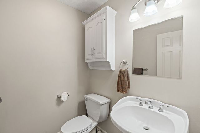 404 Southwinds Dr, Hermitage, TN 37076