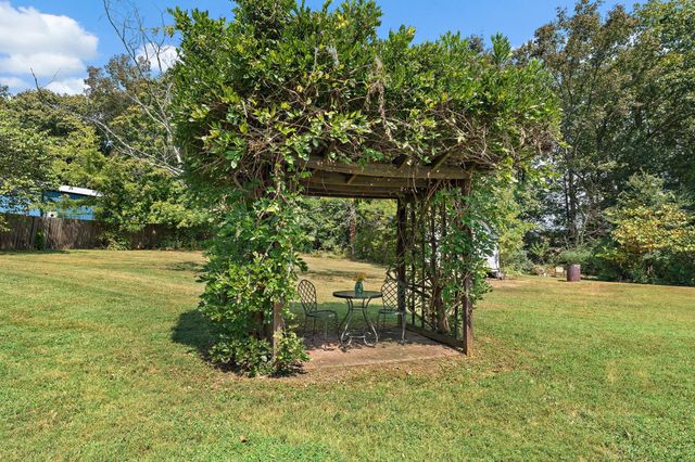 404 Southwinds Dr, Hermitage, TN 37076