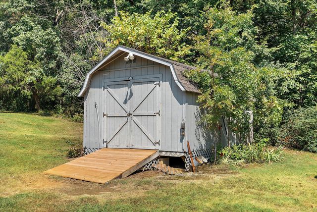 404 Southwinds Dr, Hermitage, TN 37076