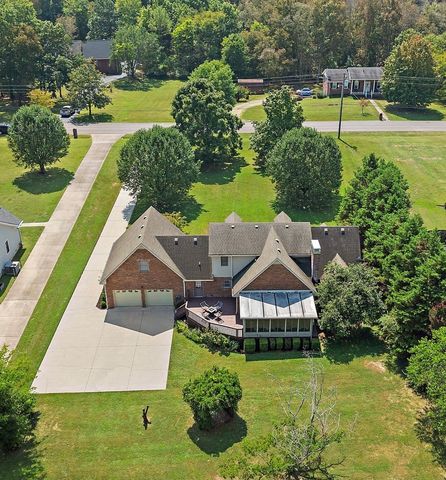 404 Southwinds Dr, Hermitage, TN 37076