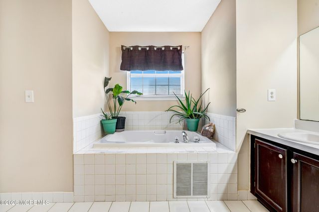 2802 Greenspire Court, Toms River, NJ 08755