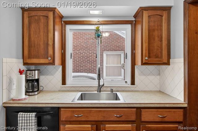 13651 Castle Street, Southgate, MI 48195