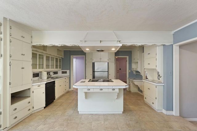 3805 Bonnie Ln, Stockton, CA 95204