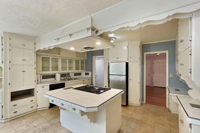 3805 Bonnie Ln, Stockton, CA 95204