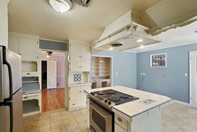 3805 Bonnie Ln, Stockton, CA 95204