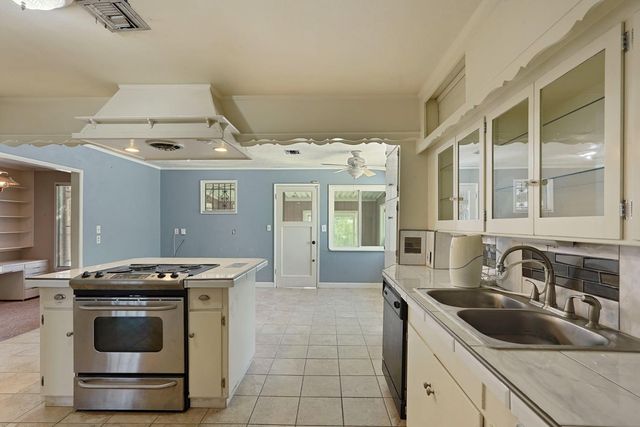 3805 Bonnie Ln, Stockton, CA 95204