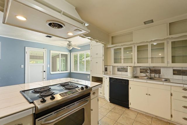 3805 Bonnie Ln, Stockton, CA 95204