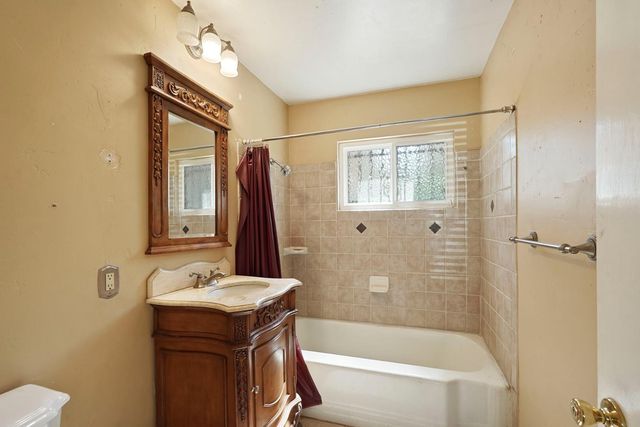 3805 Bonnie Ln, Stockton, CA 95204