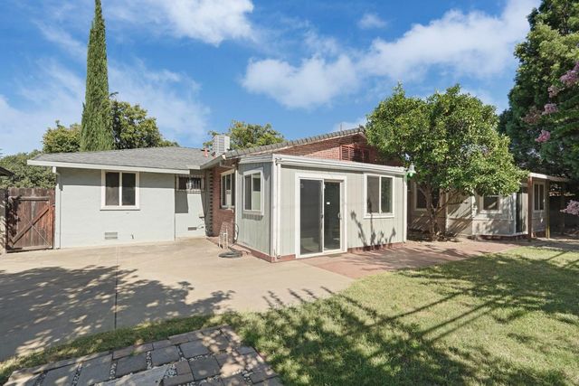 3805 Bonnie Ln, Stockton, CA 95204