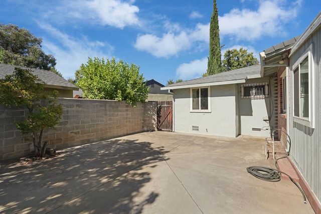 3805 Bonnie Ln, Stockton, CA 95204