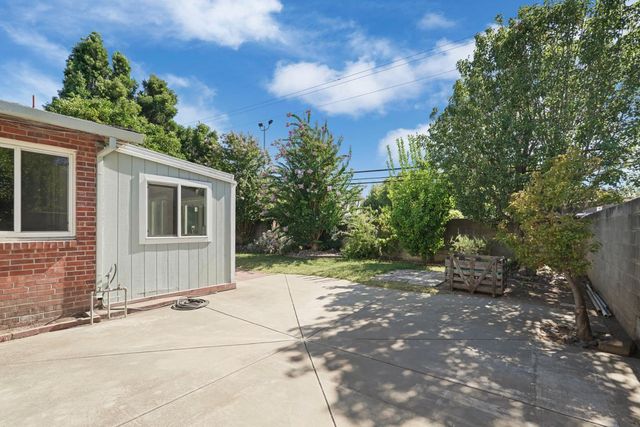 3805 Bonnie Ln, Stockton, CA 95204