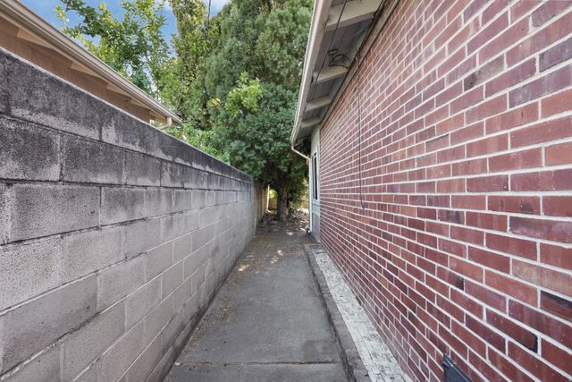 3805 Bonnie Ln, Stockton, CA 95204
