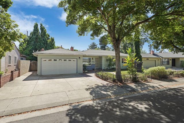 3805 Bonnie Ln, Stockton, CA 95204