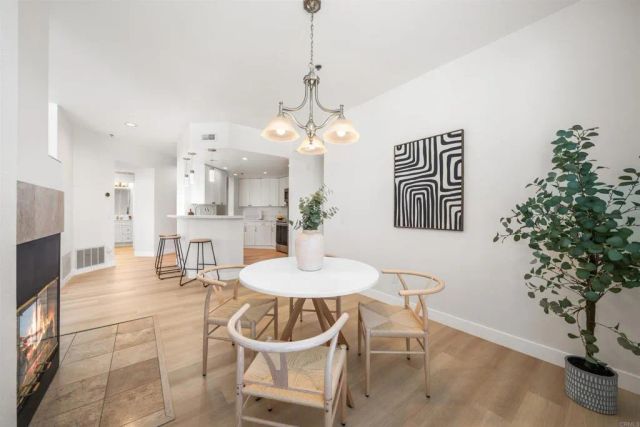 680 CAMINO DE LA REINA 2112, San Diego, CA 92108