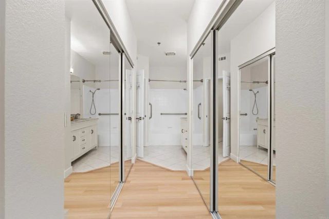 680 CAMINO DE LA REINA 2112, San Diego, CA 92108