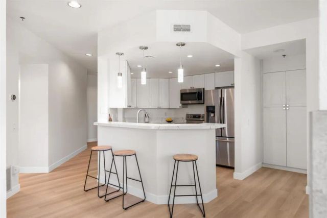 680 CAMINO DE LA REINA 2112, San Diego, CA 92108