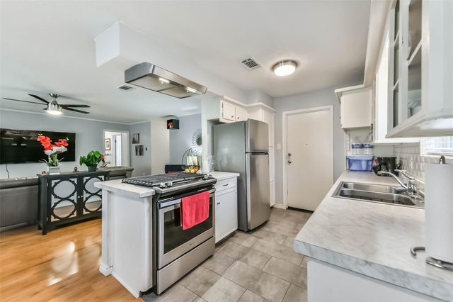 3205 Brookhurst Lane, Deer Park, TX 77536