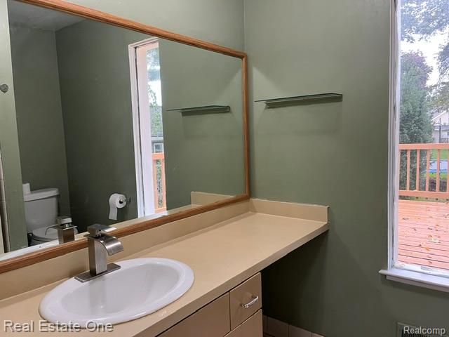 2820 S Commerce Road, Commerce Twp, MI 48390