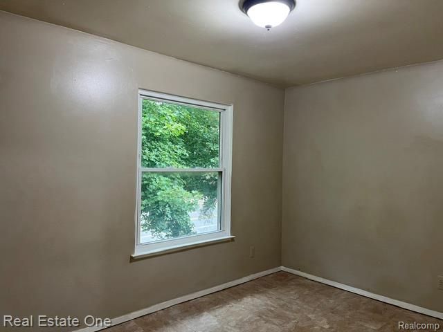 2820 S Commerce Road, Commerce Twp, MI 48390