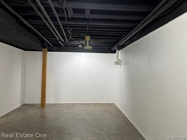 2820 S Commerce Road, Commerce Twp, MI 48390