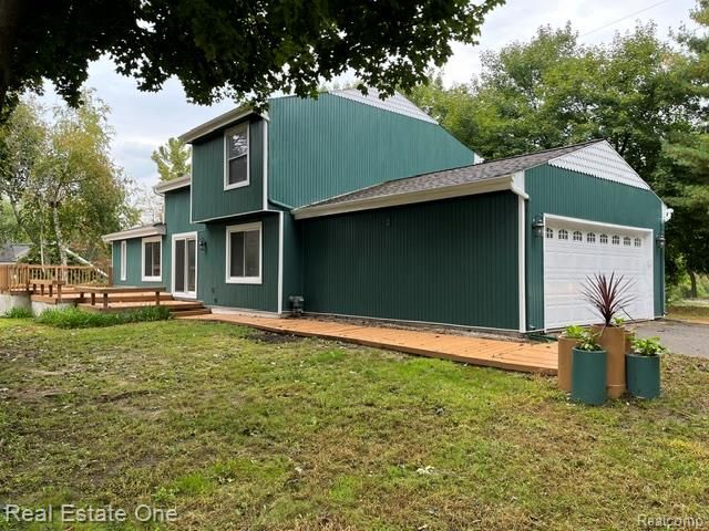 2820 S Commerce Road, Commerce Twp, MI 48390