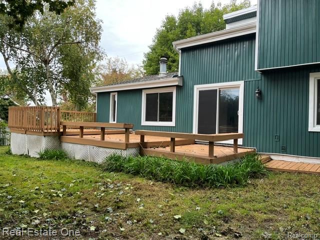 2820 S Commerce Road, Commerce Twp, MI 48390