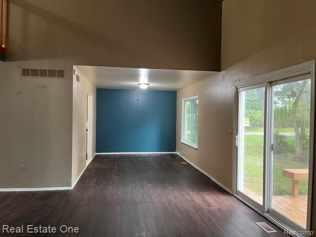 2820 S Commerce Road, Commerce Twp, MI 48390