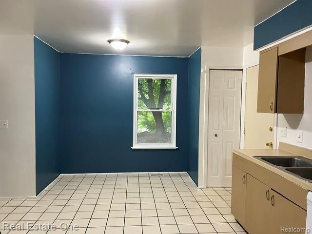 2820 S Commerce Road, Commerce Twp, MI 48390
