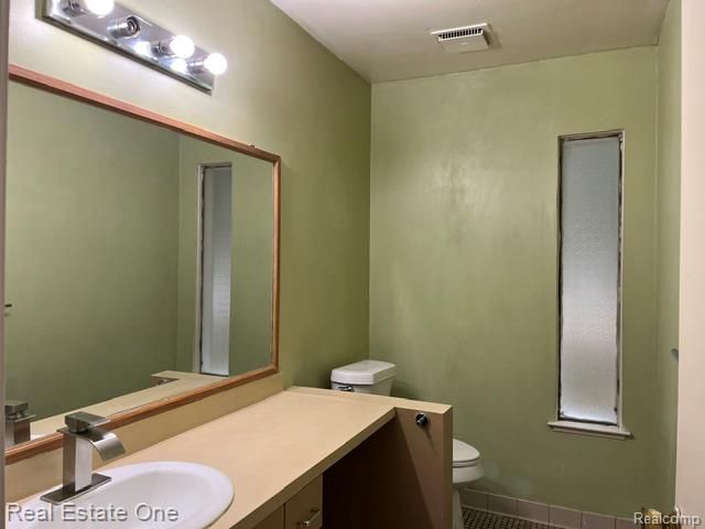 2820 S Commerce Road, Commerce Twp, MI 48390