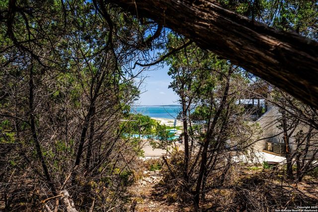 1216 Lakebreeze, Canyon Lake, TX 78133