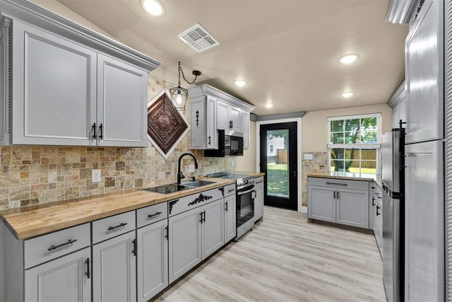 304 W Shields St, Fletcher, OK 73541