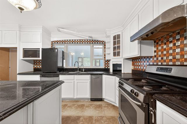 1 Shantilly Lane, Bay City, TX 77414