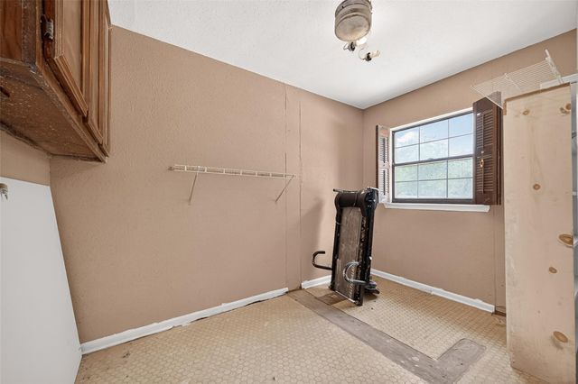 1 Shantilly Lane, Bay City, TX 77414