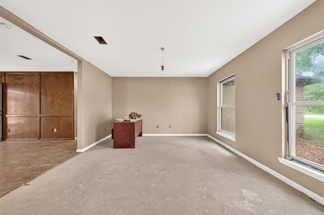 1 Shantilly Lane, Bay City, TX 77414