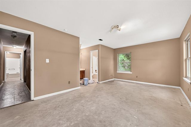 1 Shantilly Lane, Bay City, TX 77414