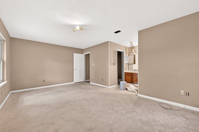 1 Shantilly Lane, Bay City, TX 77414