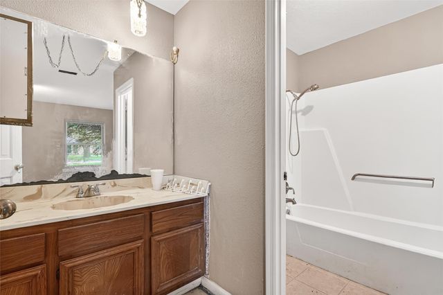1 Shantilly Lane, Bay City, TX 77414