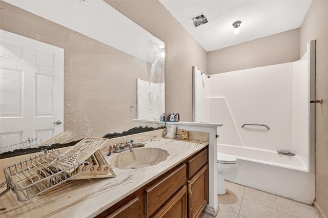 1 Shantilly Lane, Bay City, TX 77414